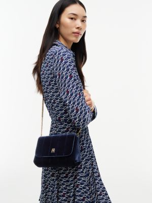 Женская сумка Tommy Hilfiger Monogram Velvet Flap Crossbody, цвет: Космический синий — фото 2
