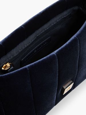 Женская сумка Tommy Hilfiger Monogram Velvet Flap Crossbody, цвет: Космический синий — фото 5